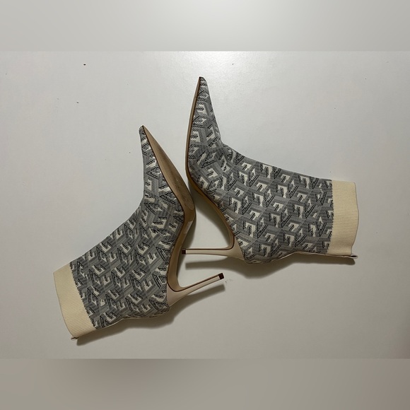 Guess Women's Dallyca Ankle Sock Boot Heeled Pointed Toe Gray/Cream Size 9 1/2 - Picture 4 of 13